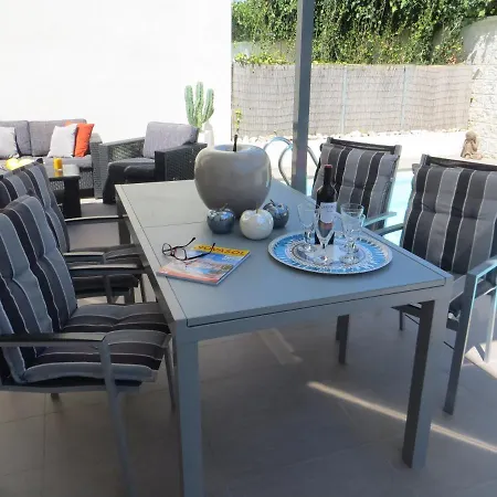 2 Bedrooms With Private Pool Enclosed Garden And Wifi At 8 Km Away From The